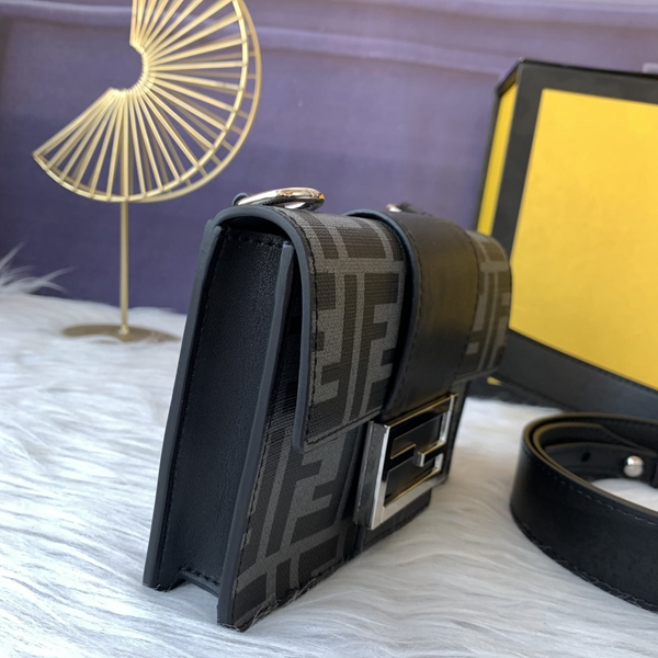 スーパーコピーブランドバッグ背面デザイン